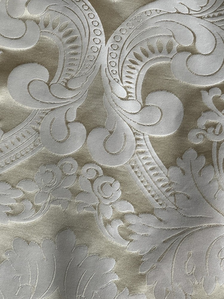 VINTAGE RUBELLI, Damascus cotton viscose color white 78 x 137 cm €45 (2 stains)