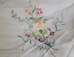 VTG Madeira Tablecloth linen & organza appliqued & embroidered flowers 68 /110