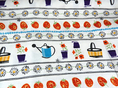 Vintage Fabric Tandler Textile Basket Strawberry Daisy 10234 45″ W X 3 yards +5″