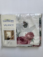 Vintage fabric Country Inn by Stevens prepackaged fabric 3 @ 45 x 108 & valance