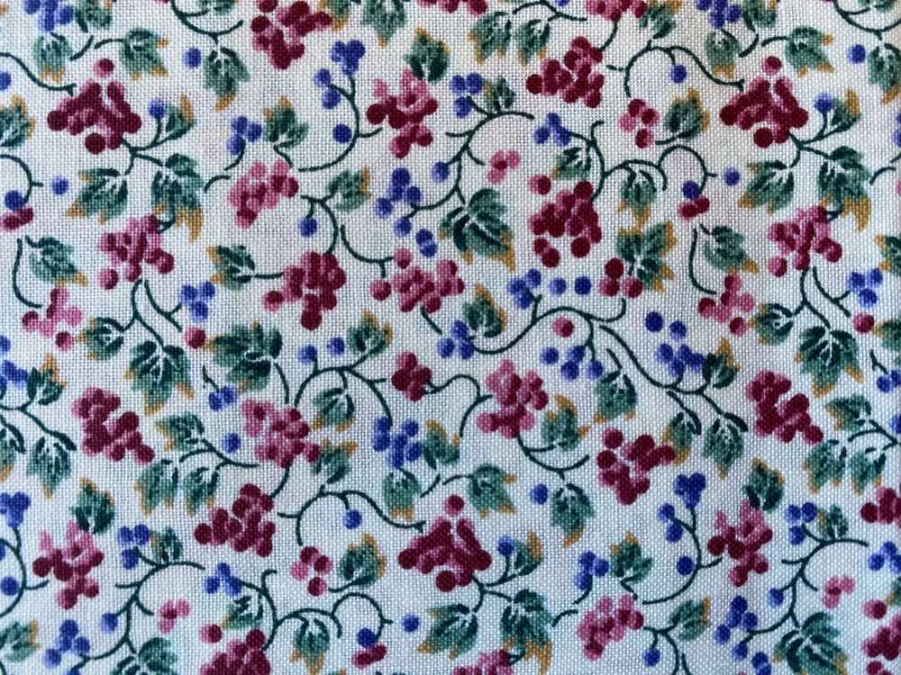 VINTAGE CONCORD FABRIC~Tiny Grape Vines~RED PURPLE BERRIES~44×54~Quilt Cotton~