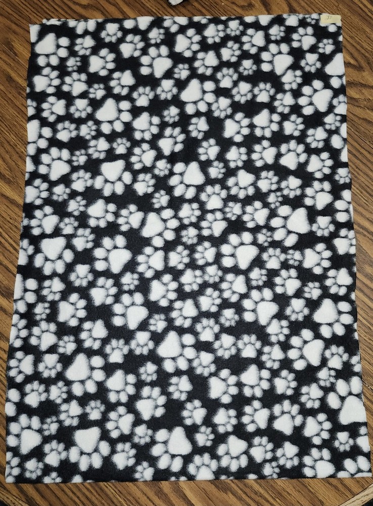 Paw Print Black And White Soft Blizzard Fleece Fabric Remnant Tie Die 20″ x 60″