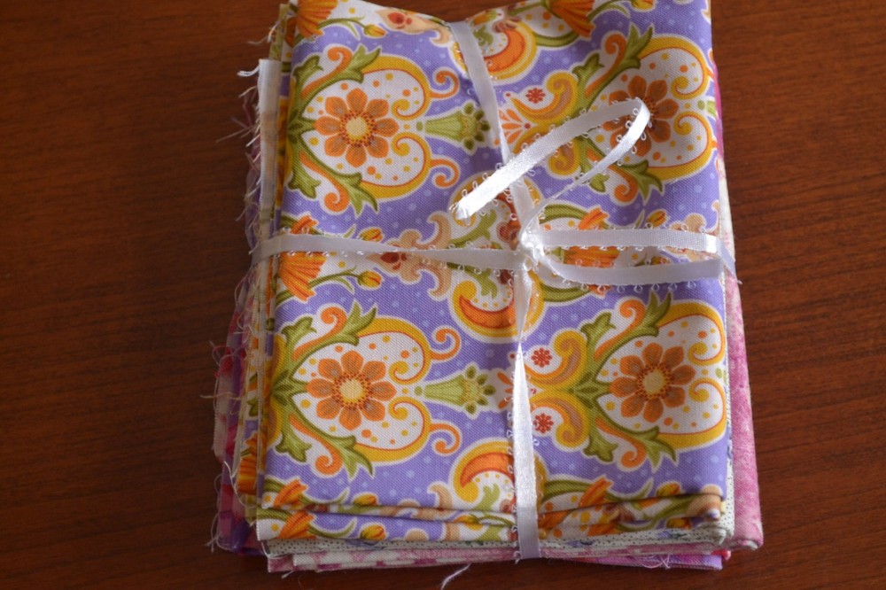 Fat Quarter Bundle, 5 Pieces, Pink Gold Red Lavender, Maywood/Timeless T., M161
