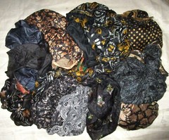 BBI LOT PURE SILK Antique Vintage Sari REMNANT Fabrics 100 GRAMS Black Craft