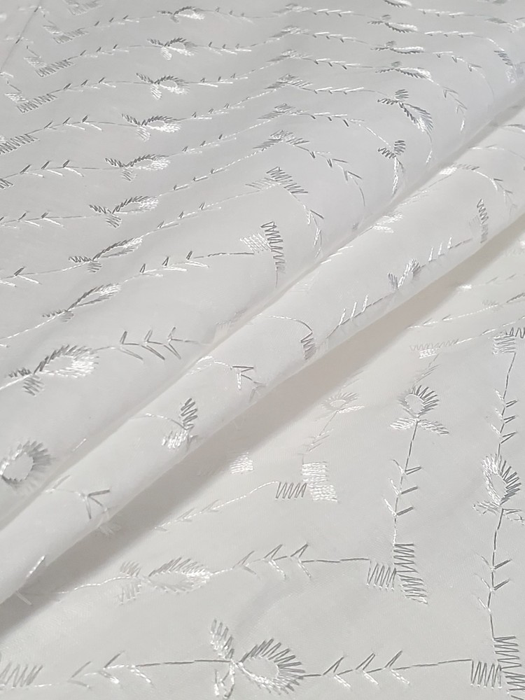 2.1 Yards White Embroidered Fabric Poly Cotton Blend Chevron Vine Floral 76×44