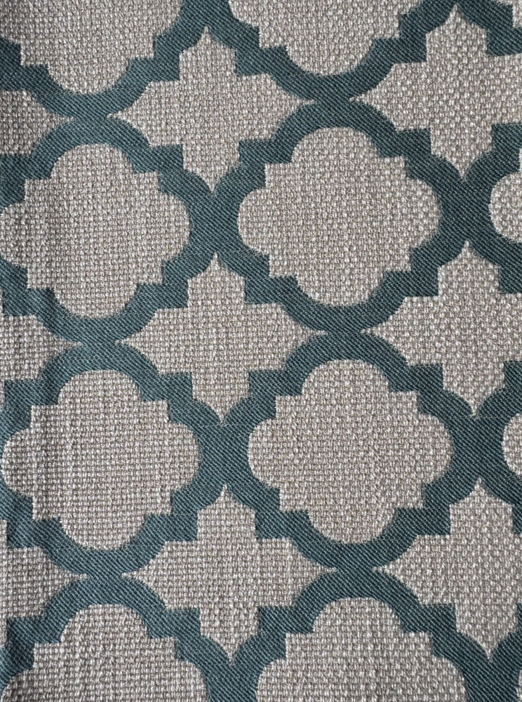 33202 135 Designer Fabric Remnant 24″x24″
