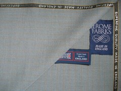 90% SUPERFINE WOOL + 10% POLYAMIDE SUITING FABRIC MADE IN ENGLAND = 2.4 m