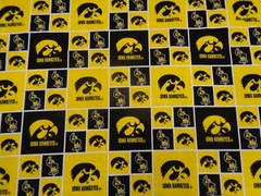 UNIVERSITY of IOWA ” HAWKEYES ” BRAND NEW SQUARE DESIGN 1/2 YARD 100% COTTON