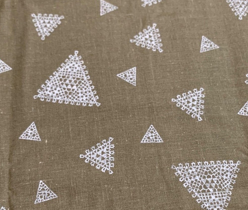 Vintage Style Cotton Fabric White Triangle Patterns 1/2 yard x 38″ Quilting