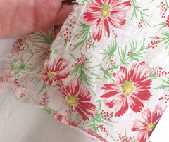 2 Pcs VTG Red White Floral Lightweight Hemp Linen Cotton Sewing Craft Fabric