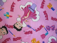 BETTY BOOP MAKEUP AND GLAMOUR” VTG 1998 VERY RARE PINK COTTON FABRIC 34″X44″