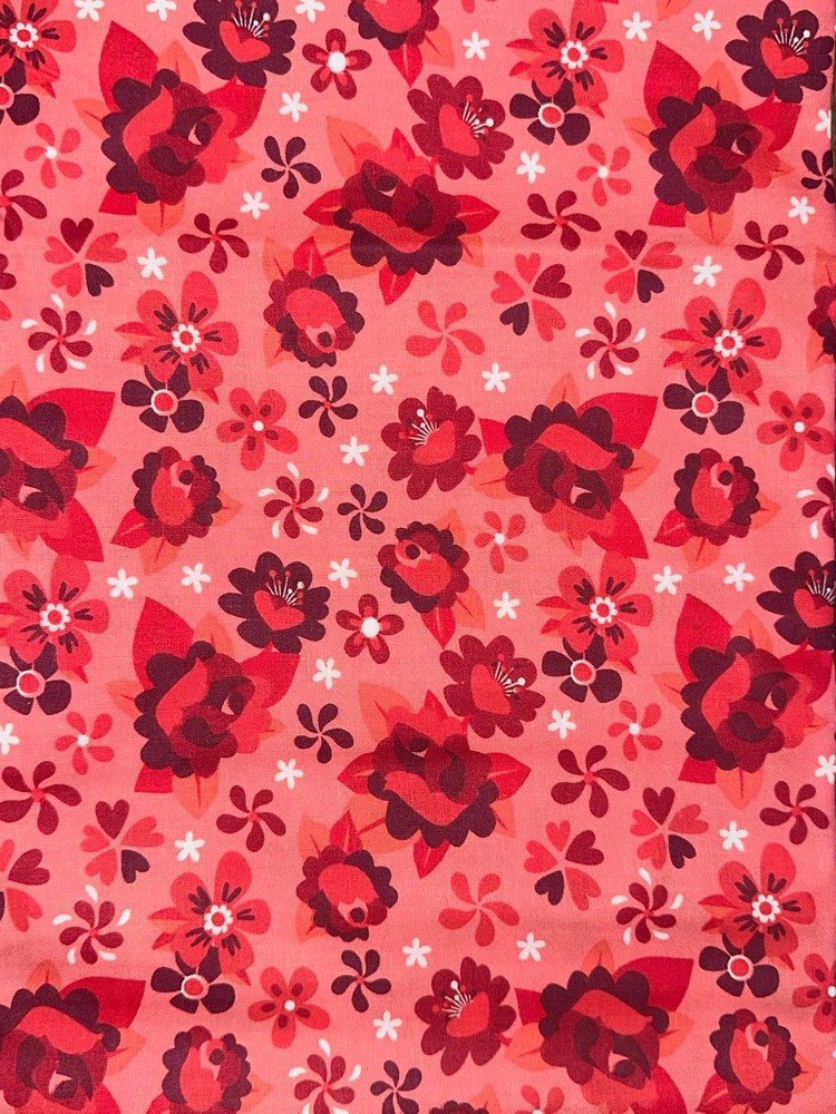 Blossoming Roses on Red Quilters Showcase Cotton Fabric 1/2 Yard 18″ x 43″