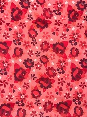 Blossoming Roses on Red Quilters Showcase Cotton Fabric 1/2 Yard 18″ x 43″