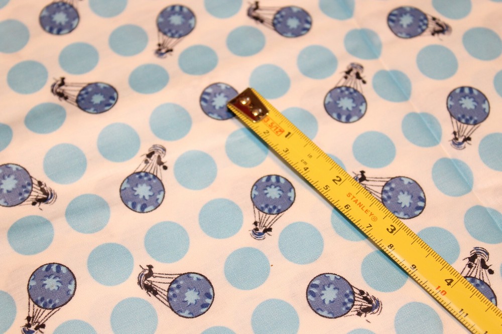 Sewing Fabric quilt Cotton quilting 1/2 Yd Light Blue Hot Air Balloons polka dot