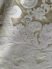VINTAGE RUBELLI, Damascus cotton viscose color white 78 x 137 cm €45 (2 stains)