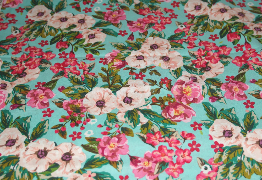 DAVID TEXTILES * Quality Cotton Floral Fabric * Cheery All-Over Floral * 2.5 yds