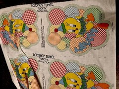 “Looney Toons TWEETY BIRD” by Warner Brother~fabric pillow cut-out VINGAGE 1981