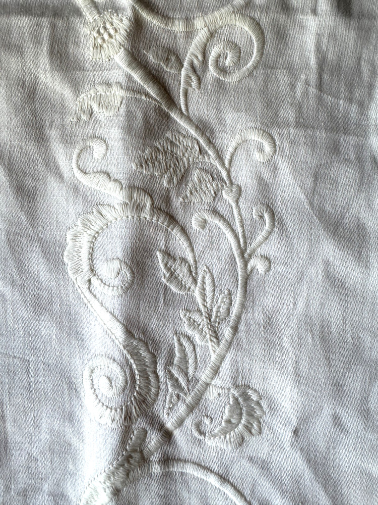 Ralph Lauren Pirou Embroidery Ivory Fabric Remnant 24″ x 24″