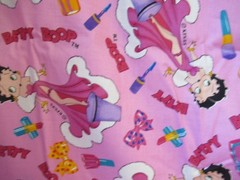 BETTY BOOP MAKEUP AND GLAMOUR” VTG 1998 VERY RARE PINK COTTON FABRIC 34″X44″