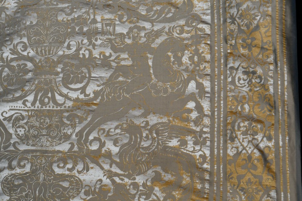 ANDRE DU DAUPHINÉ BY ART&DÉCOR Silk Taffeta, 100% Silk, col. Aurum, 2.2m x 1.4m