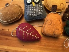 PRIM WOOL FELT ORNIES BOWL FILLERS NINE FALL PUMPKINS, LEAVES AND OWL