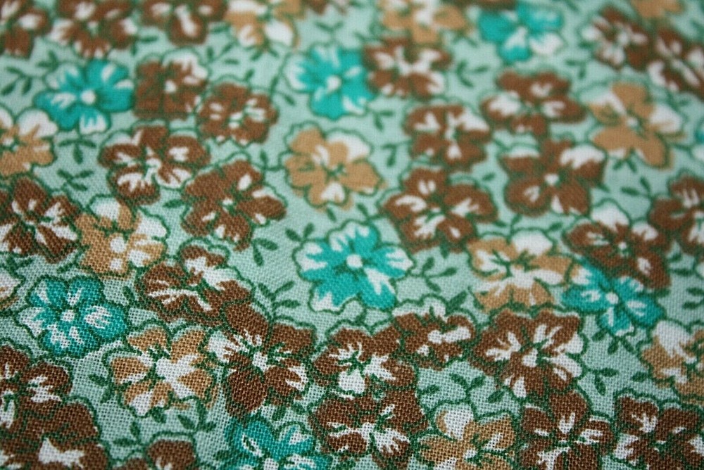 Aqua Floral Cotton Fabric Quilt Material Blue & Brown 1/2 yard Quilt 18″ x43″-=