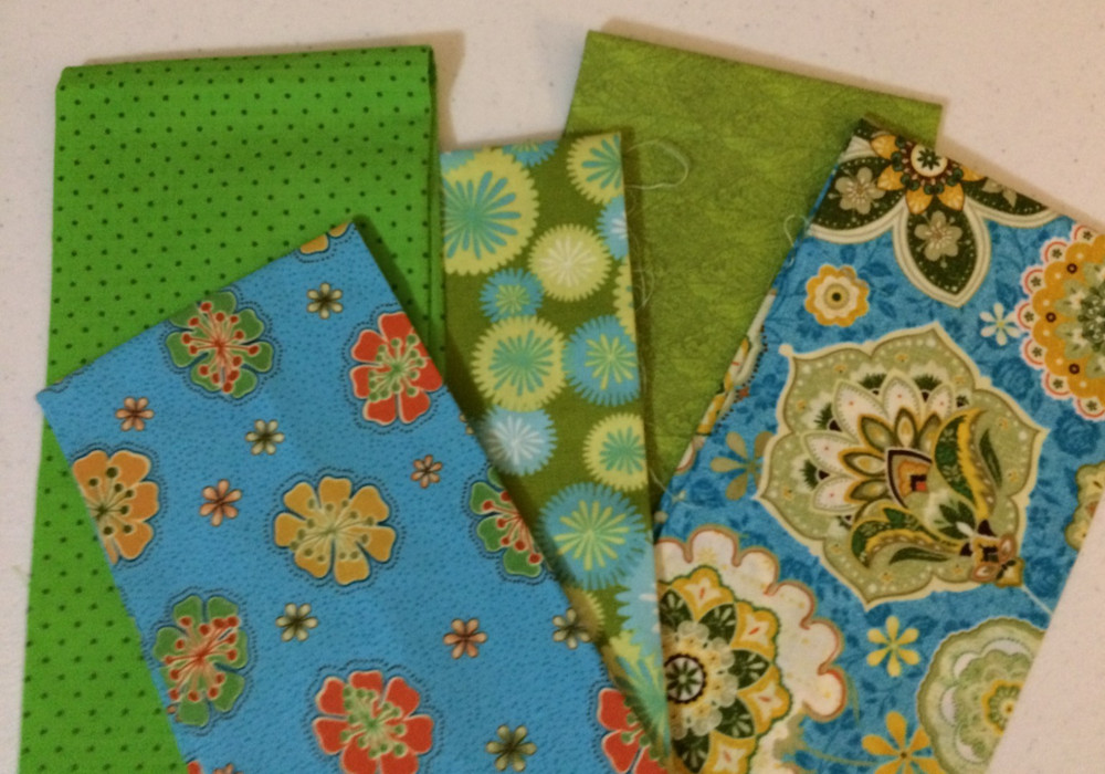 FABRIC (5) Fat Quarters FLOWER MEDALLIONS & Polka Dots – Blue & Green – Cotton