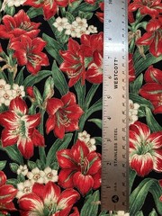 Red Christmas Amaryllis Flowers on Hunter Green VTG Cranston Fabric 1.1Y x 44″W