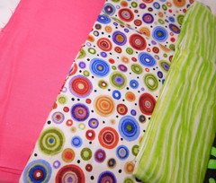 Groovy Flower Fabric Bundle – 100% Cotton – 4 Fabrics – 1 (1/2 Yard), 3 (1 Yard)