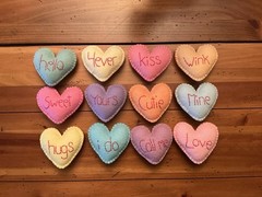 PRIM WOOL FELT ORNIES BOWL FILLERS SET OF TWELVE VALENTINES CONVERSATION HEARTS