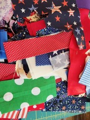 Fabric lot 1 Pound Pieces Remnants Scraps Quilting Craft Small Swatches