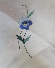 VTG Madeira Tablecloth linen & organza appliqued & embroidered flowers 68 /110