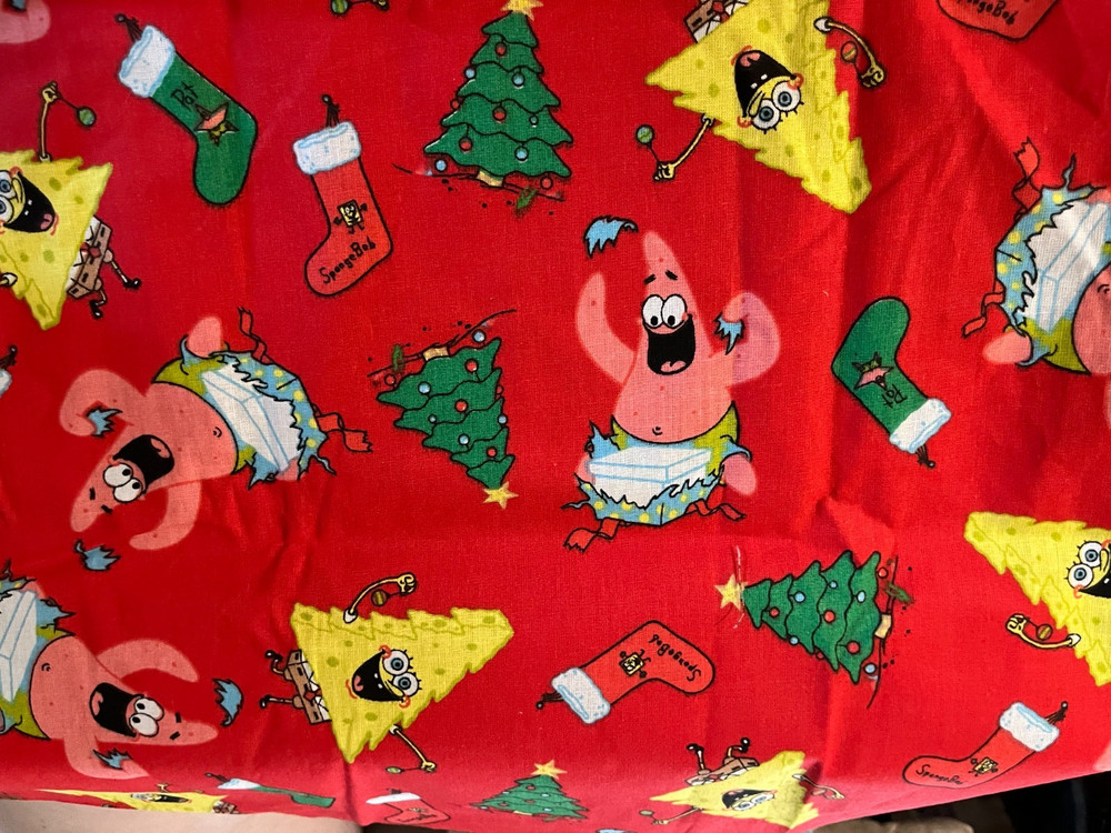 25-5-345 FABRIC REMNANT – CHRISTMAS – SPONGE BOB SQUARE PANTS-22 X 16″ + 7 X 26″