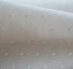 ~ From Japan ROBERT KAUFMAN REBECCA EMBROIDERED COTTON IVORY FABRIC BTHY ~