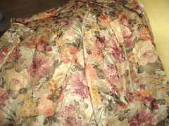 BURLINGTON MONACO MULBERRY GOLD FLORAL (1P) LAGRE FABRIC (55 X 358) 9.94 YARDS