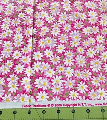 2006 White Daisies on Pink 100% cotton fabric sold by the yard #2780