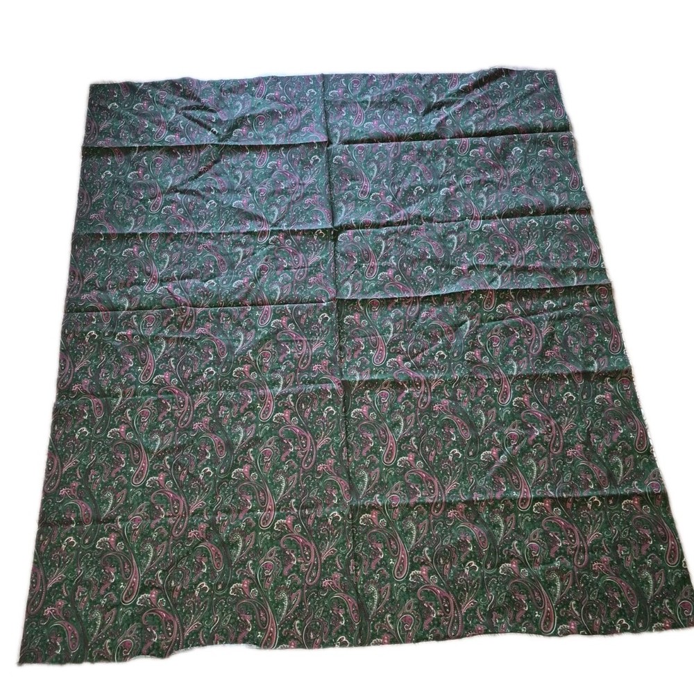 Green & Dark Pink Fabric Paisley Pattern 1.3 YDs x 43 In Cotton Crafting Sewing