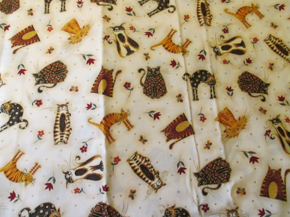 Cotton Fabric Makower Fancy Cats Scattered on Off White 27″ x 44″