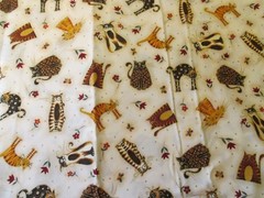 Cotton Fabric Makower Fancy Cats Scattered on Off White 27″ x 44″
