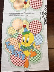 Looney Toons TWEETY BIRD Warner Brother fabric pillow 19” cut out VINGAGE 1981