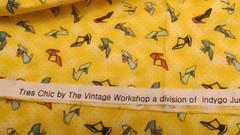 Red Rooster Fabrics Cotton Tres Chic The Vintage Workshop Womens Shoes 30×42