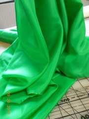 BTY Vintage Kelly Green Synthetic Silky Light Fabric 44W #0073