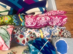 3.5 Lb Vtg Fabric Unique Patterns Remnants Scraps Pieces Quilting Sewing Crafts