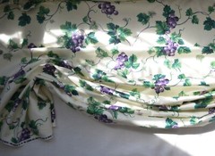 30+ Yds Avail/ Vintage Medium Weight Twill/ 100% Cotton/ Grapes, Leaves, Vin