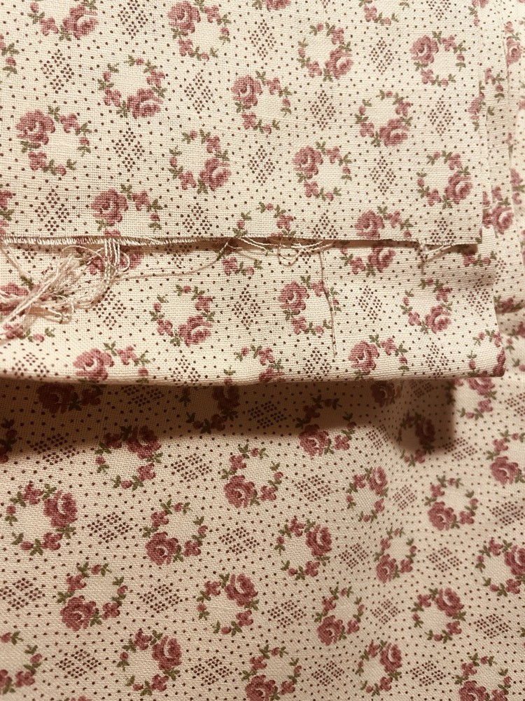Vintage Light Pink Calico Cotton Quilt Fabric Cabbage Rose BTHY