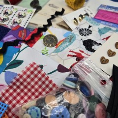 Slow Stitching Lot Fabric Scraps Embroidery Floss Buttons Trim Ribbon Sew 1 Lb
