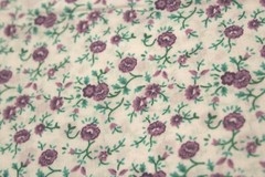 1930s reproduction white fabric cotton quilt purple green flowers 44″x1/2 yd