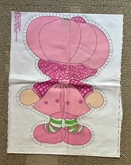VINTAGE RASPBERRY TART CUT AND SEW PILLOW COVER 5717 1981 UNCUT