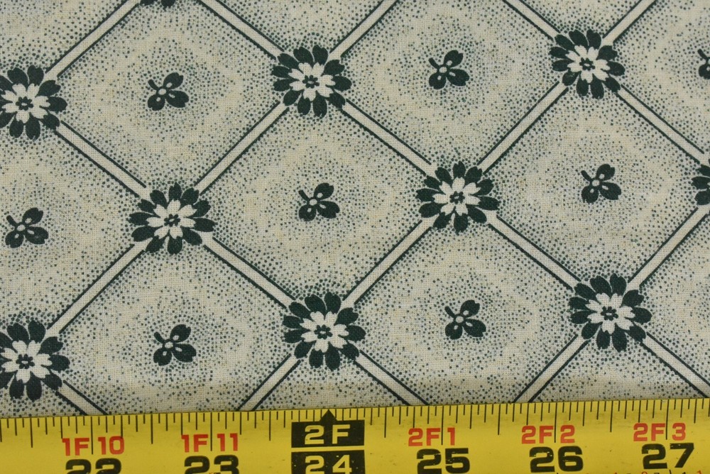 By 1/2 Yd, Vintage, Green & Cream Floral Lattice on Quilt Cotton, P293