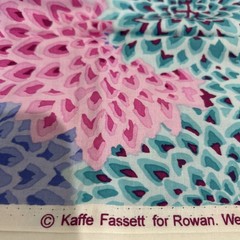 Dahlia Blooms Kaffe Fassett Rowan Westminster Fibers Cotton Quilting Fabric 1 Yd